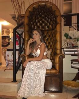 Renata Dávila feet photo thumbnail