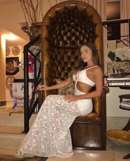 Renata Dávila feet photo thumbnail