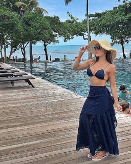 Renata Dávila feet photo thumbnail