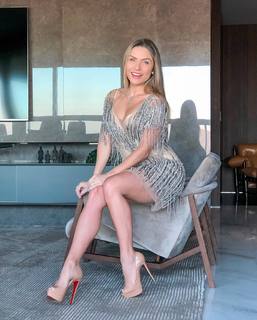 Renata Dávila feet photo thumbnail