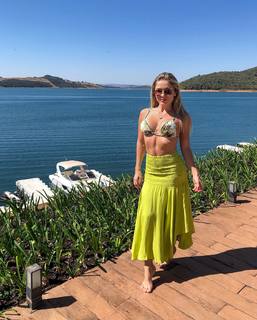 Renata Dávila feet photo thumbnail