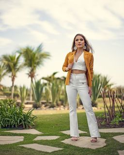 Renata Dávila feet photo thumbnail