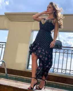 Renata Dávila feet photo thumbnail