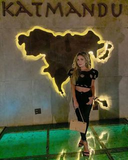 Renata Dávila feet photo thumbnail