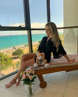 Renata Dávila feet photo thumbnail