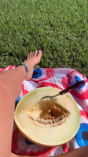 Renata Dávila feet photo thumbnail