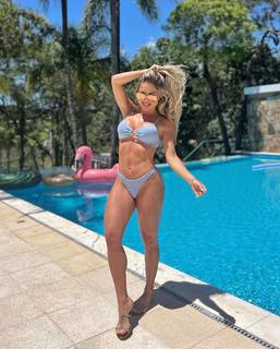 Renata Dávila feet photo thumbnail