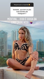 Renata Dávila feet photo thumbnail