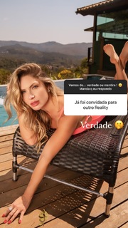 Renata Dávila feet photo thumbnail