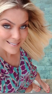 Renata Fan feet photo thumbnail