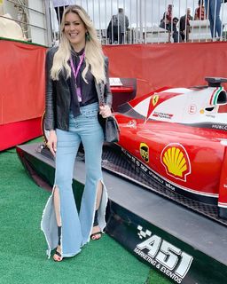 Renata Fan feet photo thumbnail