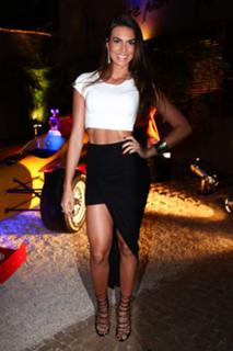 Renata Molinaro feet photo 2