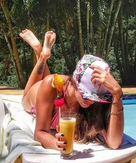 Renata Molinaro feet photo 8