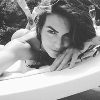Renata Molinaro feet photo 7