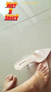 Renata Molinaro feet photo 9