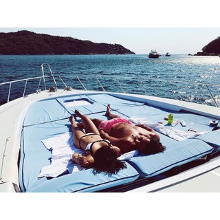 Renata Notni feet photo thumbnail