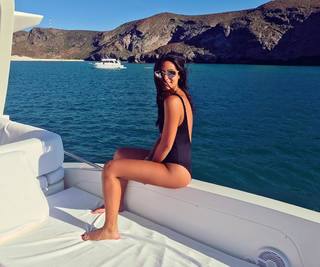 Renata Notni feet photo thumbnail