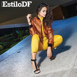 Renata Notni feet photo thumbnail