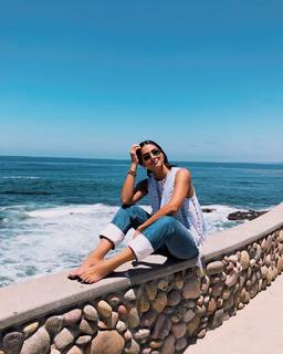 Renata Notni feet photo thumbnail