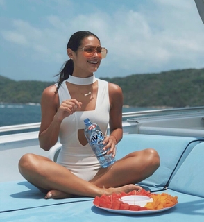 Renata Notni feet photo thumbnail