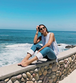 Renata Notni feet photo thumbnail