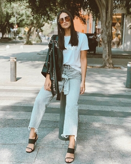 Renata Notni feet photo thumbnail