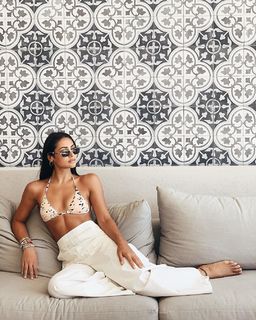 Renata Notni feet photo thumbnail