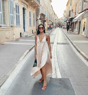 Renata Notni feet photo thumbnail