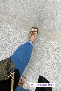 Renata Notni feet photo thumbnail