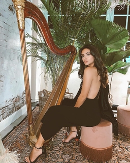 Renata Notni feet photo thumbnail