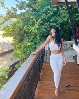 Renata Notni feet photo thumbnail