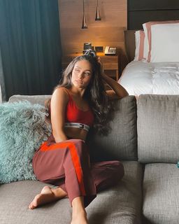 Renata Notni feet photo thumbnail