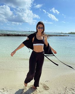 Renata Notni feet photo thumbnail