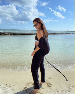 Renata Notni feet photo thumbnail