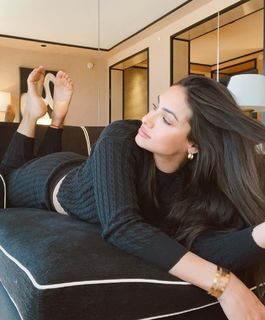 Renata Notni feet photo thumbnail