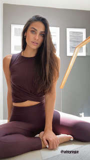 Renata Notni feet photo thumbnail