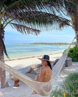 Renata Notni feet photo thumbnail