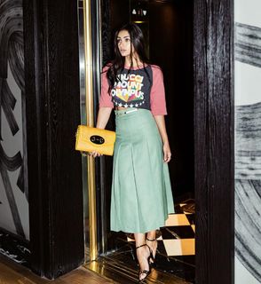 Renata Notni feet photo thumbnail