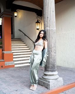 Renata Notni feet photo thumbnail