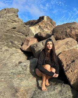 Renata Notni feet photo thumbnail