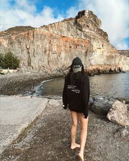 Renata Notni feet photo thumbnail