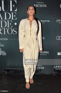 Renata Notni feet photo thumbnail