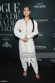 Renata Notni feet photo thumbnail