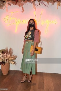 Renata Notni feet photo thumbnail