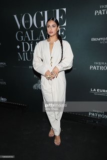 Renata Notni feet photo thumbnail