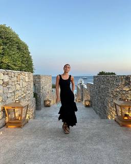 Renata Notni feet photo thumbnail