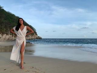 Renata Notni feet photo thumbnail