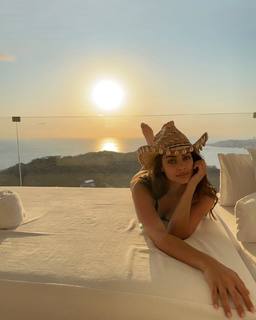 Renata Notni feet photo thumbnail