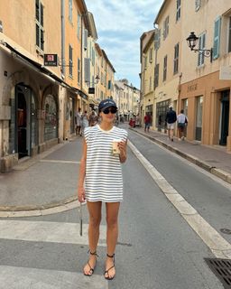 Renata Notni feet photo thumbnail