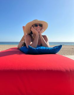 Renata Notni feet photo thumbnail